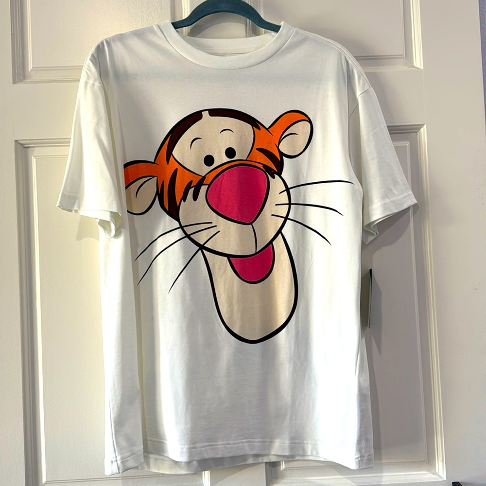 DISNEY PARKS WINNIE THE POOH TIGGER T-SHIRT